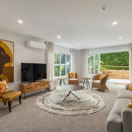 Modern 2 Bedroom City Fringe Apartment